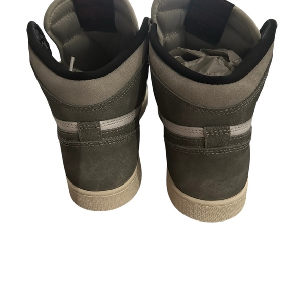 Jordan 1 Retro High OG - Picture 6 of 11